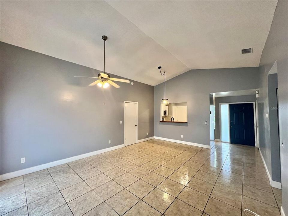 Active With Contract: $2,300 (2 beds, 1 baths, 1151 Square Feet)