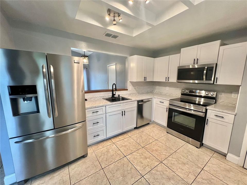 Active With Contract: $2,300 (2 beds, 1 baths, 1151 Square Feet)