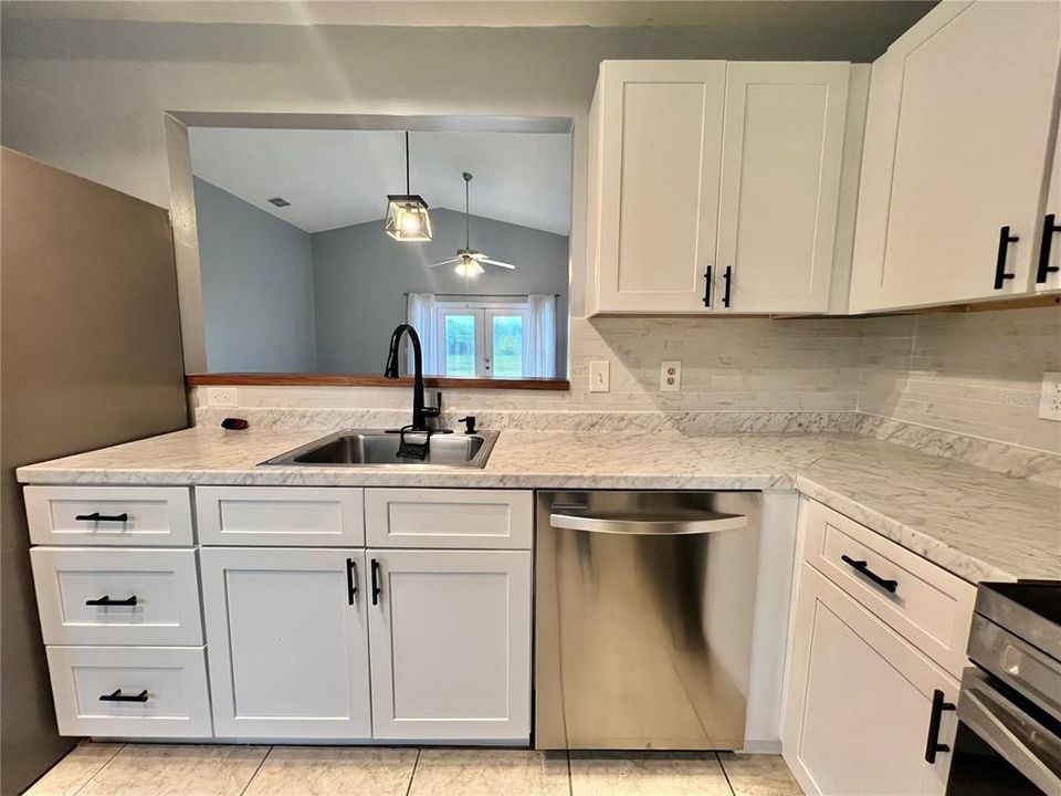 Active With Contract: $2,300 (2 beds, 1 baths, 1151 Square Feet)