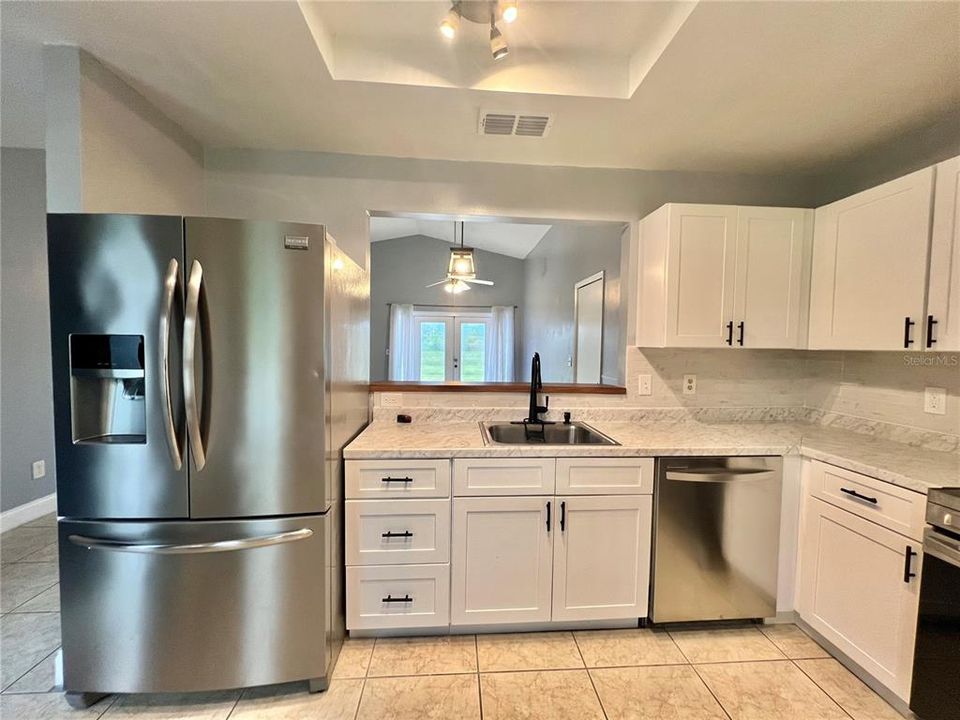 Active With Contract: $2,300 (2 beds, 1 baths, 1151 Square Feet)