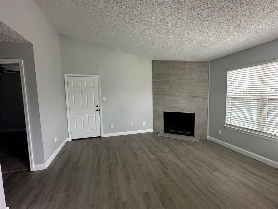 For Rent: $1,595 (2 beds, 2 baths, 866 Square Feet)