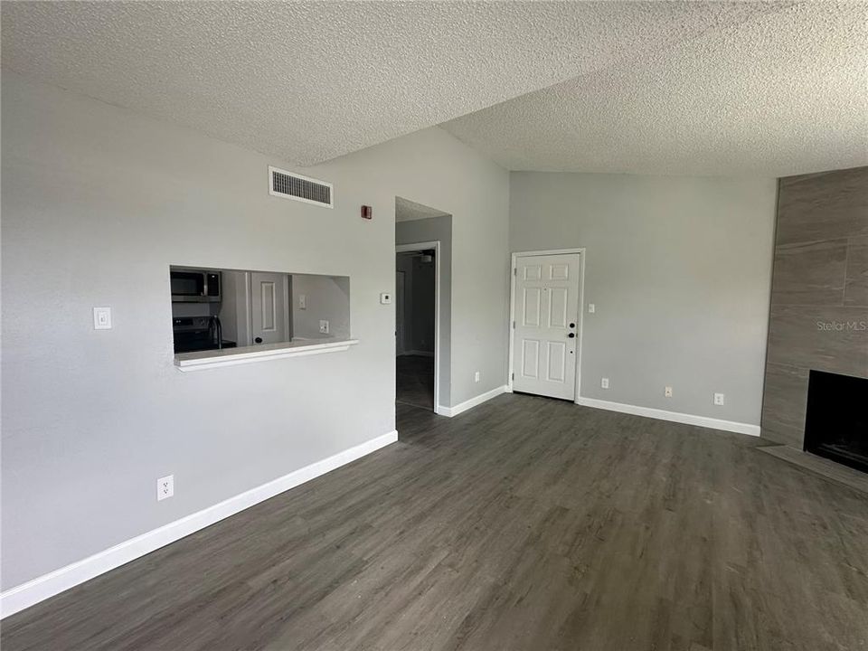 For Rent: $1,595 (2 beds, 2 baths, 866 Square Feet)