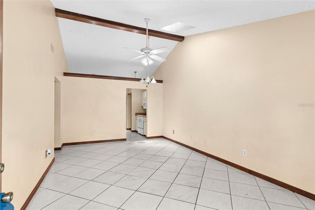 For Sale: $229,000 (2 beds, 2 baths, 930 Square Feet)