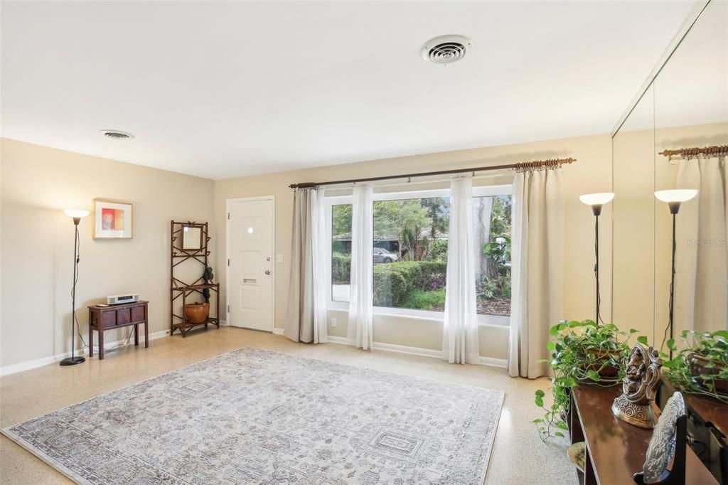 Active With Contract: $499,900 (3 beds, 2 baths, 1816 Square Feet)