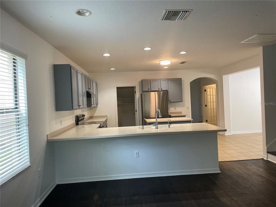 For Rent: $2,900 (4 beds, 2 baths, 2805 Square Feet)