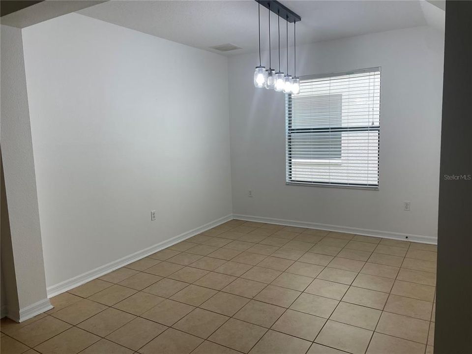 For Rent: $2,900 (4 beds, 2 baths, 2805 Square Feet)