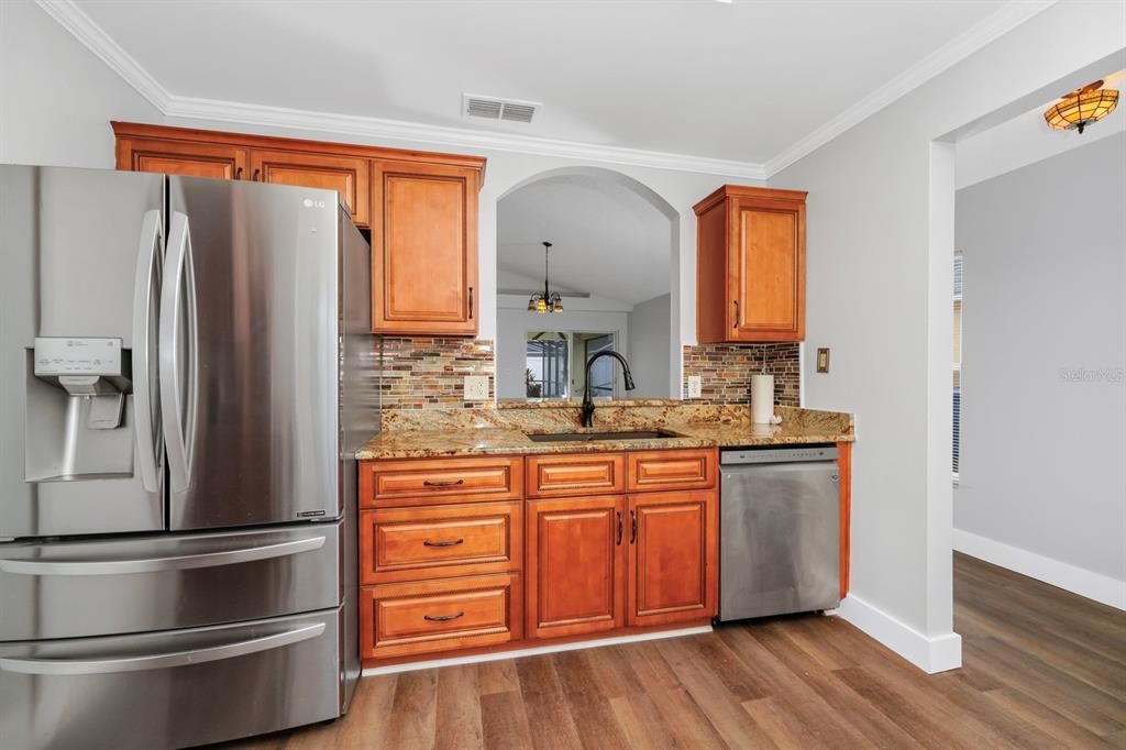 Active With Contract: $2,400 (3 beds, 2 baths, 1237 Square Feet)