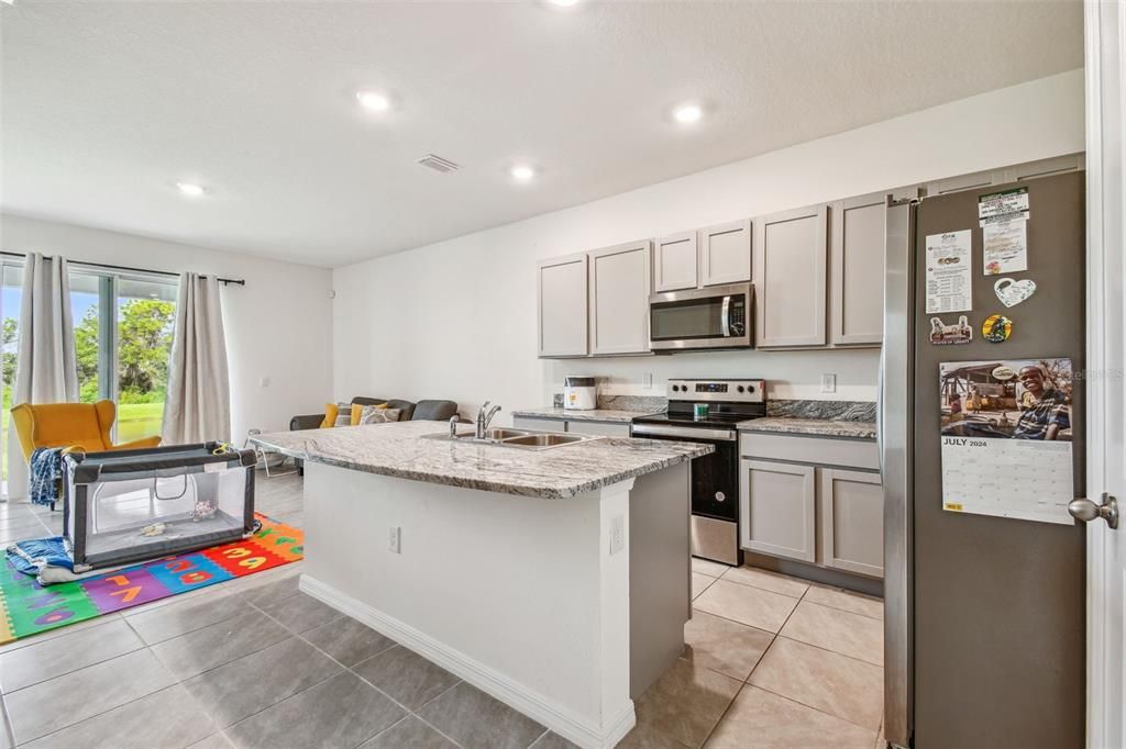 Active With Contract: $1,950 (3 beds, 2 baths, 1673 Square Feet)