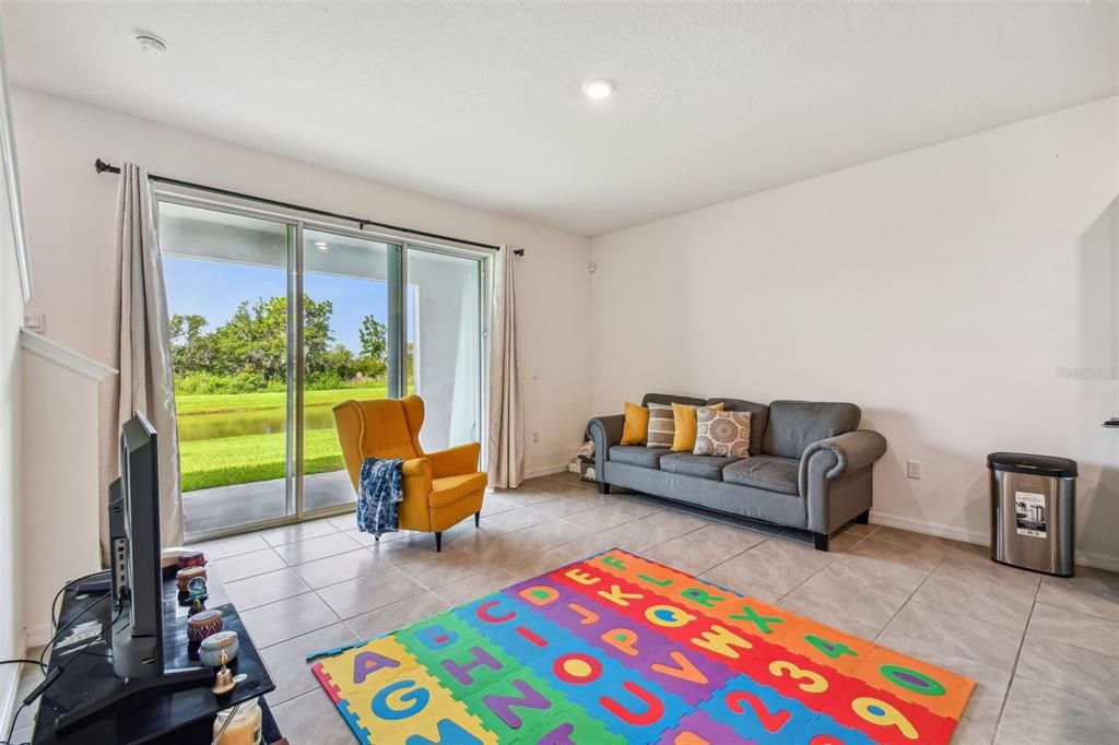 Active With Contract: $1,950 (3 beds, 2 baths, 1673 Square Feet)