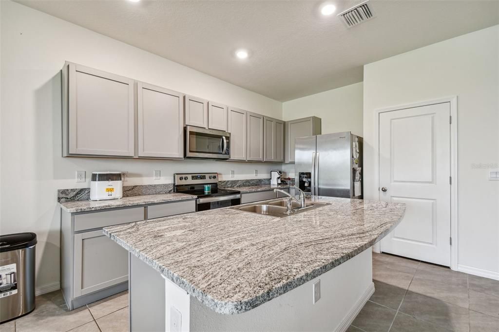 Active With Contract: $1,950 (3 beds, 2 baths, 1673 Square Feet)