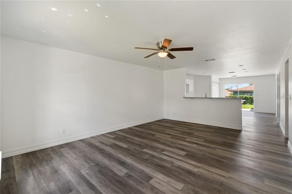 Active With Contract: $269,000 (3 beds, 2 baths, 1320 Square Feet)