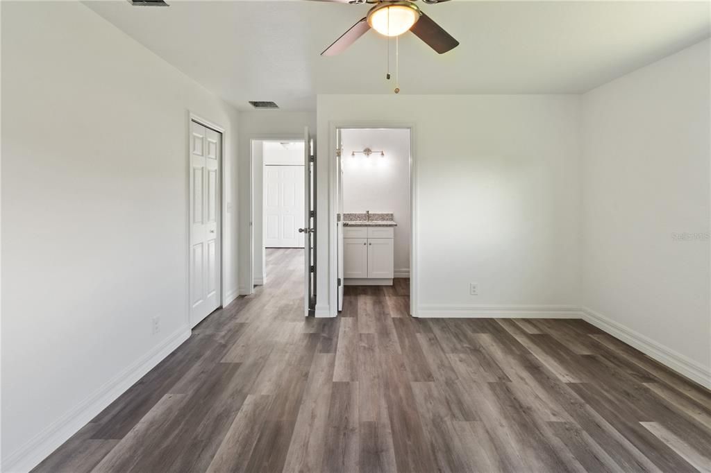 Active With Contract: $269,000 (3 beds, 2 baths, 1320 Square Feet)