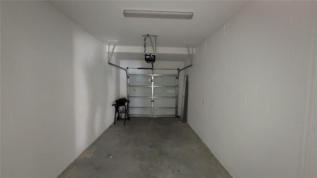 Active With Contract: $1,900 (2 beds, 2 baths, 1541 Square Feet)