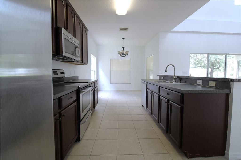 For Rent: $2,875 (5 beds, 3 baths, 2545 Square Feet)