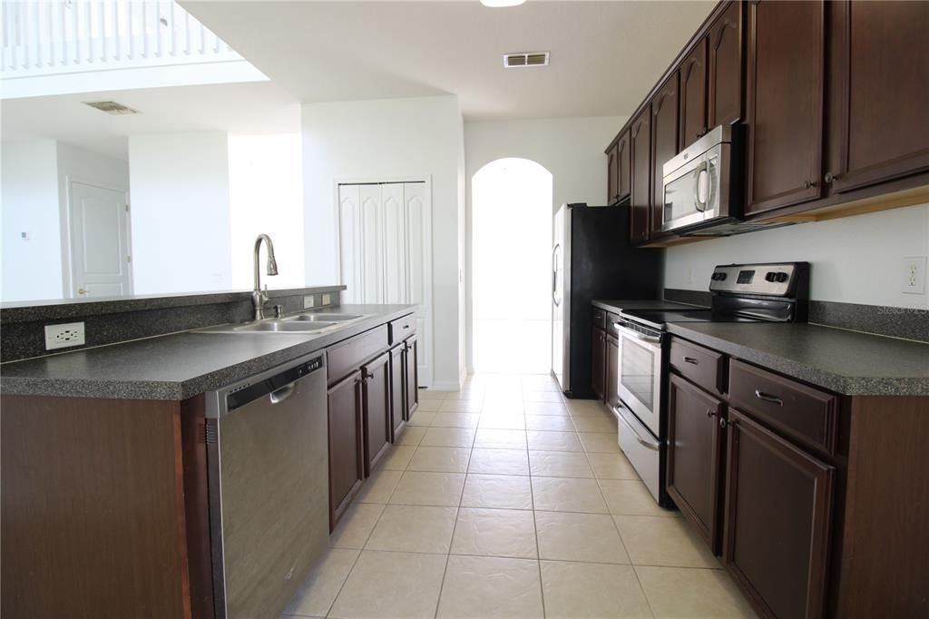 For Rent: $2,875 (5 beds, 3 baths, 2545 Square Feet)