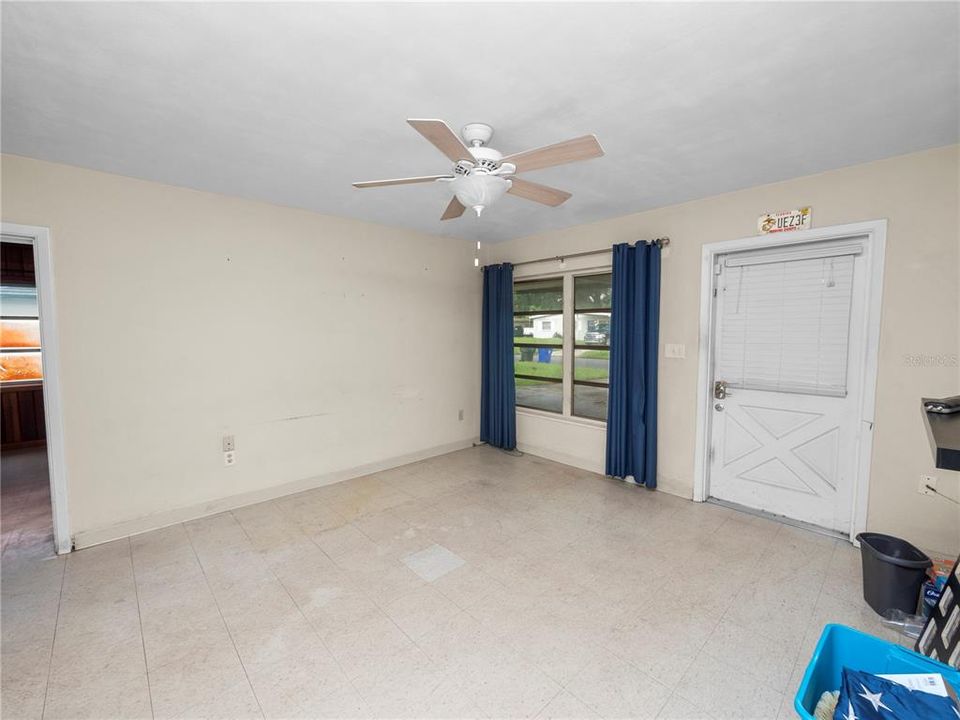 Active With Contract: $189,000 (3 beds, 1 baths, 1380 Square Feet)