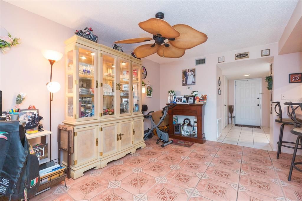 For Sale: $175,000 (2 beds, 2 baths, 1296 Square Feet)