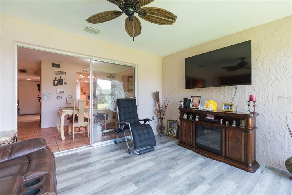 For Sale: $175,000 (2 beds, 2 baths, 1296 Square Feet)