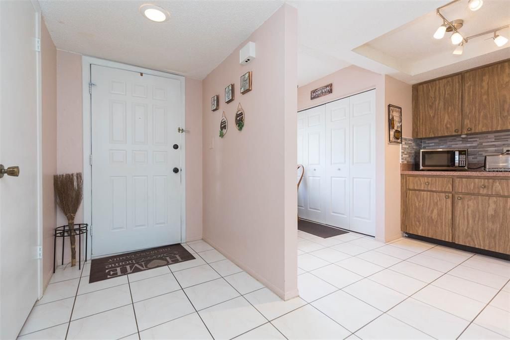 For Sale: $175,000 (2 beds, 2 baths, 1296 Square Feet)