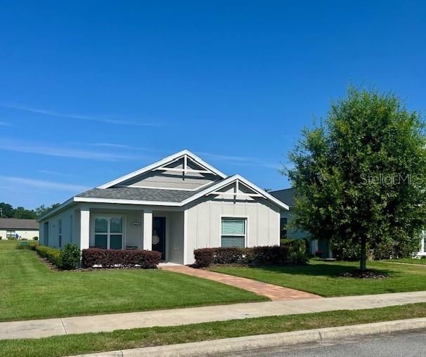 Active With Contract: $2,275 (3 beds, 2 baths, 1634 Square Feet)