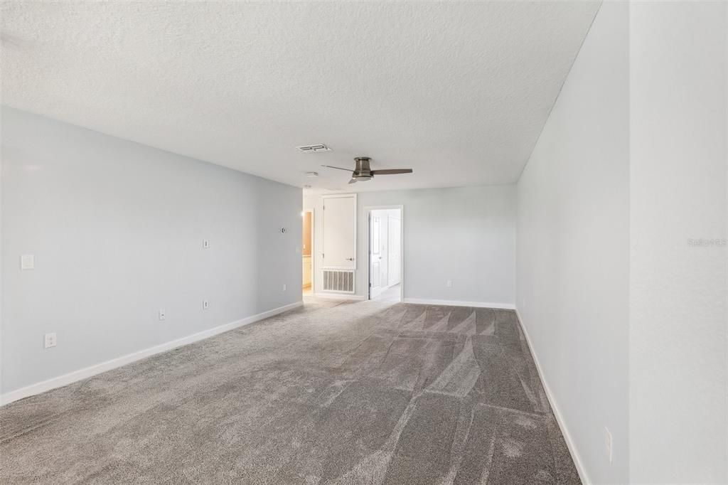 LARGE BONUS ROOM