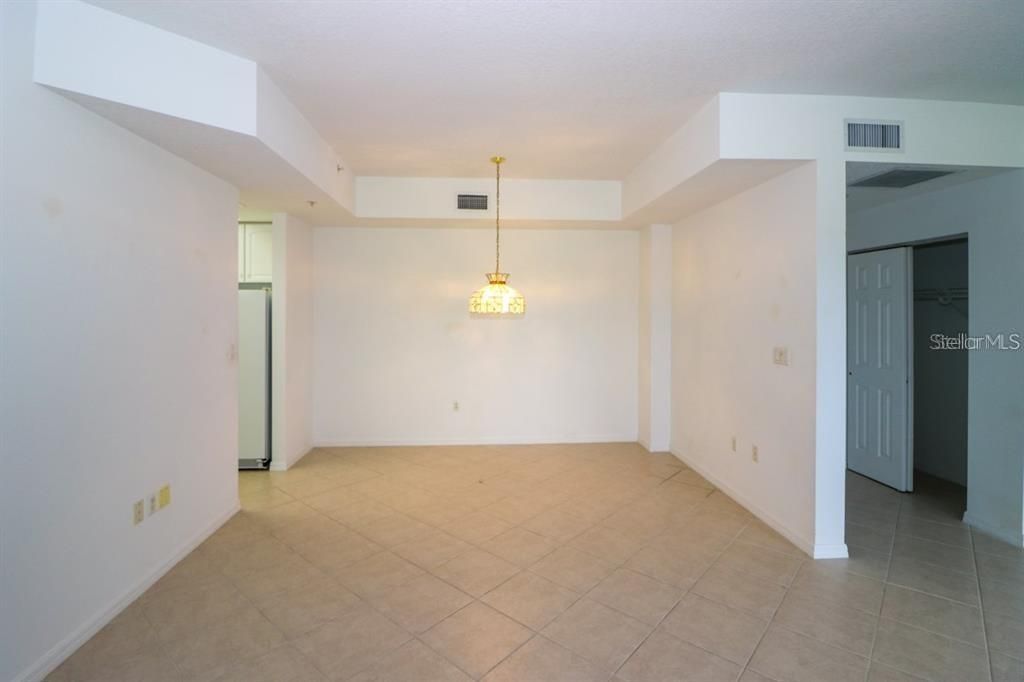 For Rent: $1,700 (2 beds, 2 baths, 1245 Square Feet)