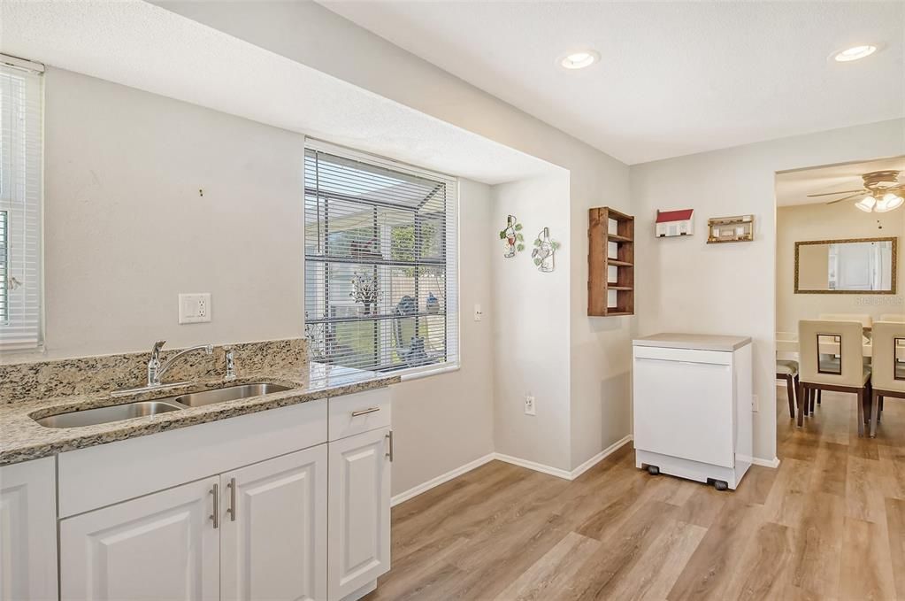 Active With Contract: $259,990 (2 beds, 2 baths, 1162 Square Feet)