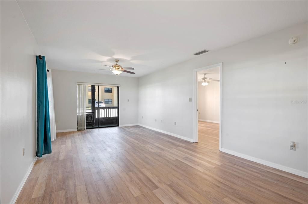 For Sale: $280,000 (2 beds, 2 baths, 1182 Square Feet)