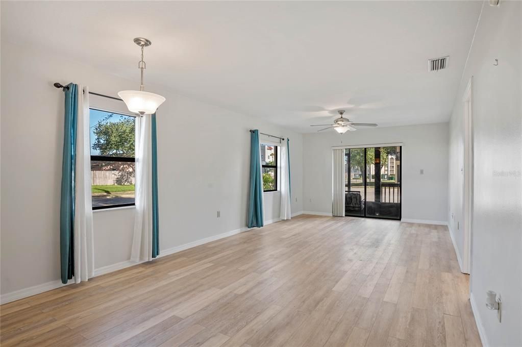 For Sale: $280,000 (2 beds, 2 baths, 1182 Square Feet)