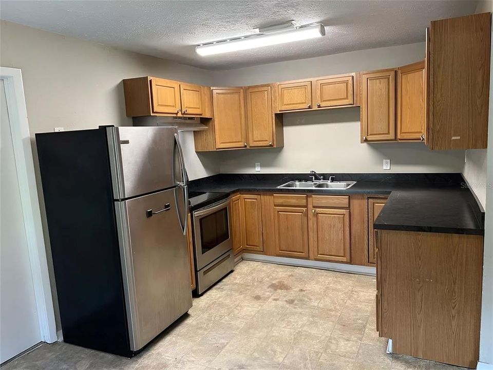 Active With Contract: $199,900 (2 beds, 2 baths, 1404 Square Feet)