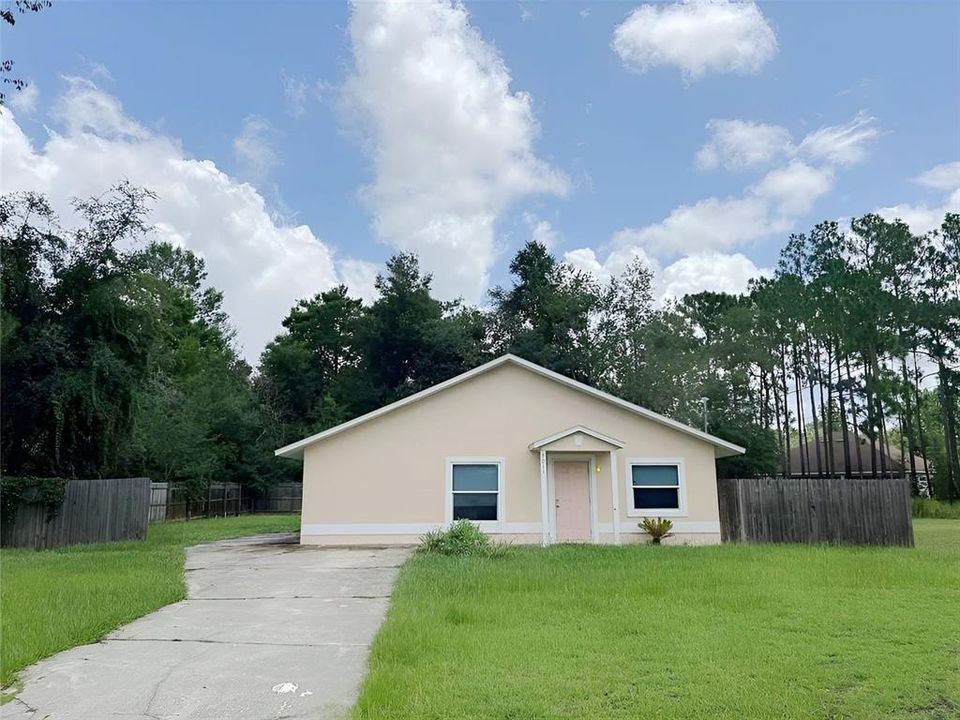 Active With Contract: $199,900 (2 beds, 2 baths, 1404 Square Feet)