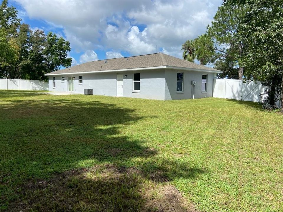 Active With Contract: $279,900 (3 beds, 2 baths, 1595 Square Feet)