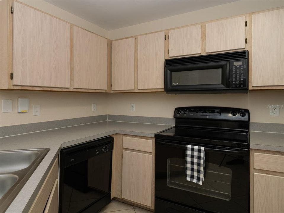 Active With Contract: $134,900 (1 beds, 1 baths, 600 Square Feet)