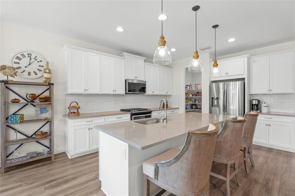 Active With Contract: $1,095,000 (3 beds, 3 baths, 2489 Square Feet)