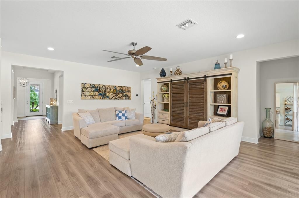 Active With Contract: $1,095,000 (3 beds, 3 baths, 2489 Square Feet)