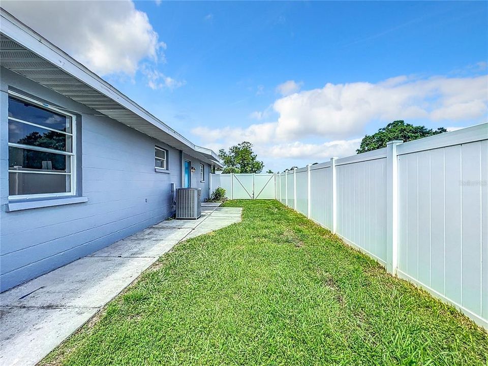 Active With Contract: $319,000 (3 beds, 2 baths, 1332 Square Feet)