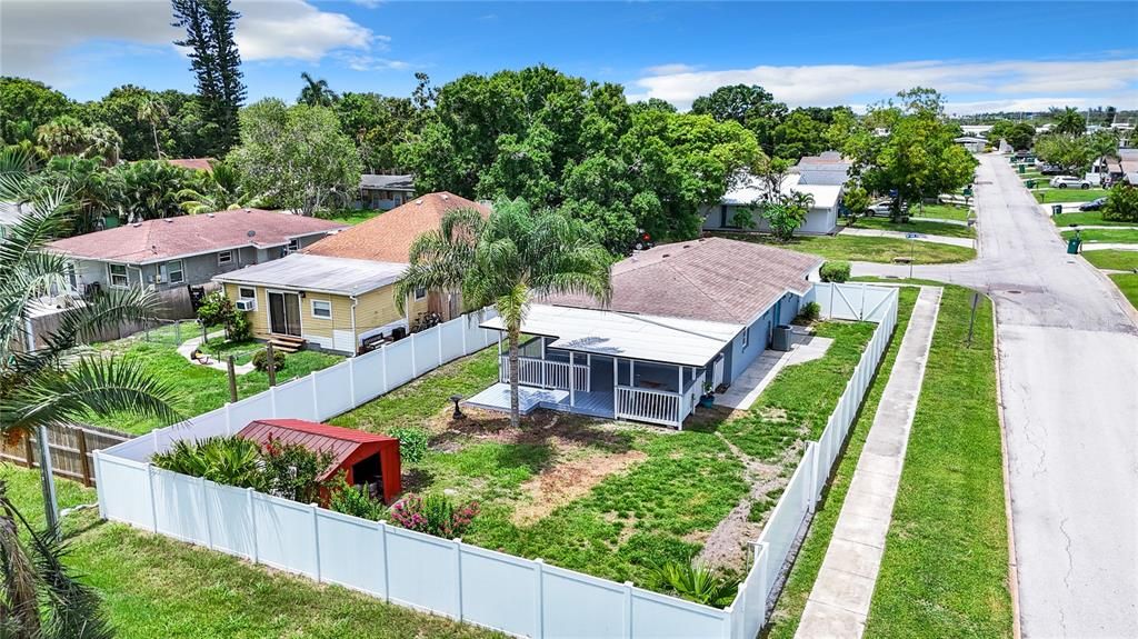 Active With Contract: $319,000 (3 beds, 2 baths, 1332 Square Feet)