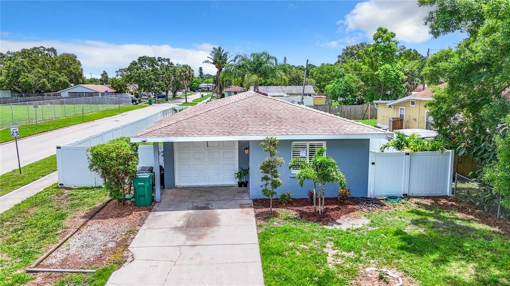 Active With Contract: $319,000 (3 beds, 2 baths, 1332 Square Feet)