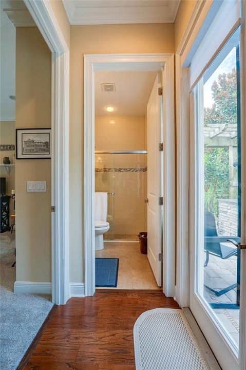 Pool bath shared with guest room 2