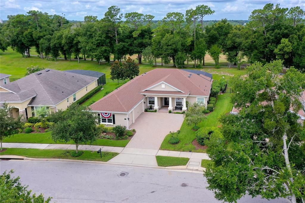 Spacious driveway