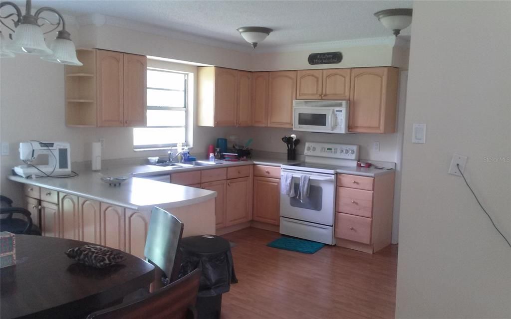 For Sale: $199,900 (3 beds, 2 baths, 1194 Square Feet)