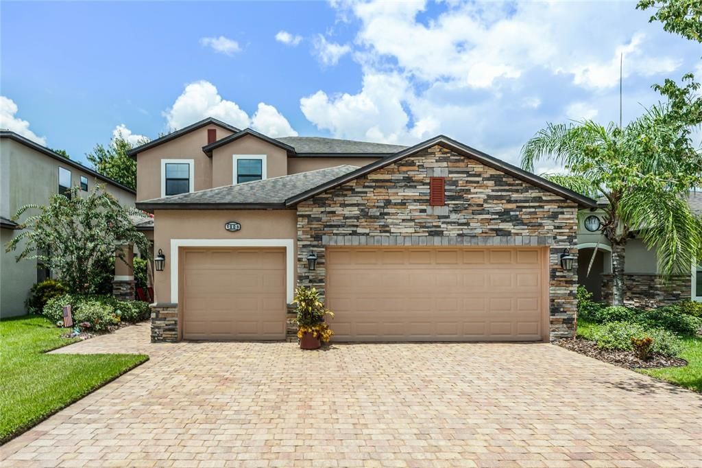 Active With Contract: $600,000 (4 beds, 3 baths, 2801 Square Feet)