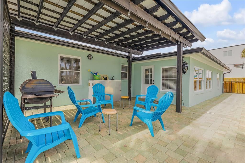 For Sale: $999,900 (2 beds, 2 baths, 1205 Square Feet)