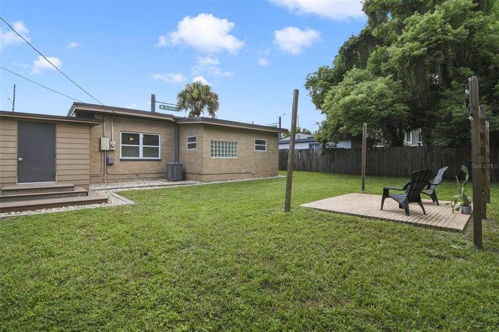 For Sale: $369,000 (2 beds, 2 baths, 1019 Square Feet)