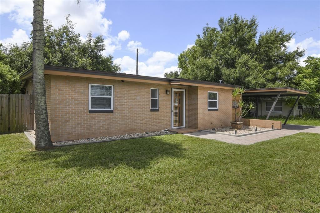 For Sale: $369,000 (2 beds, 2 baths, 1019 Square Feet)