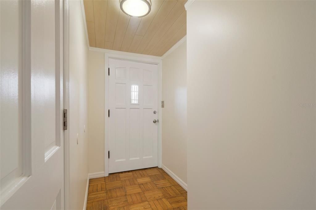 For Sale: $369,000 (2 beds, 2 baths, 1019 Square Feet)