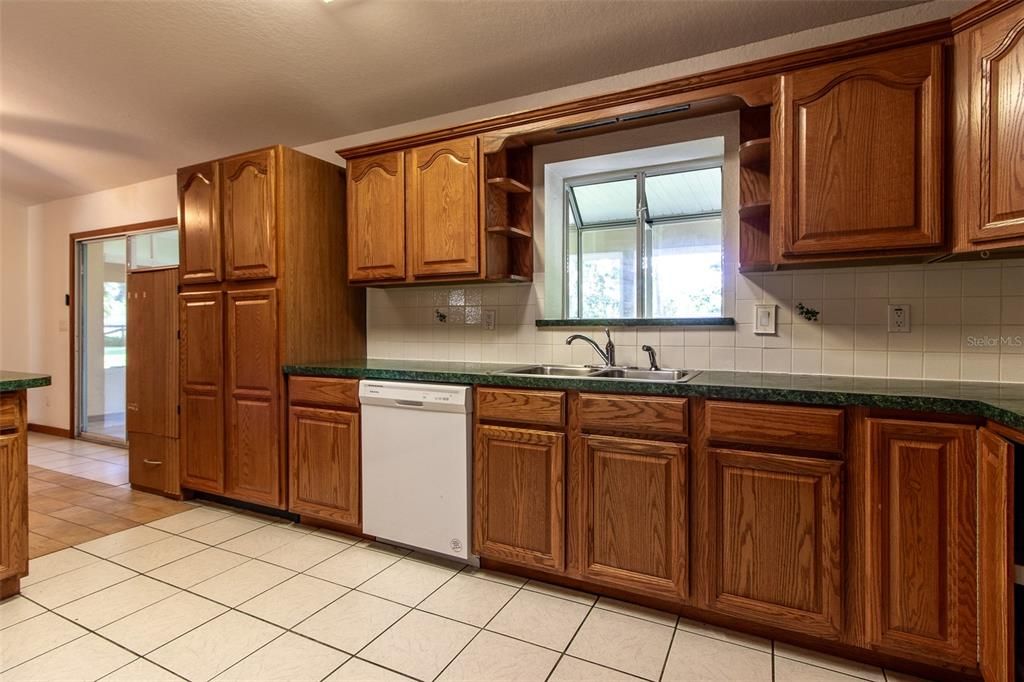 For Rent: $2,250 (3 beds, 3 baths, 2236 Square Feet)