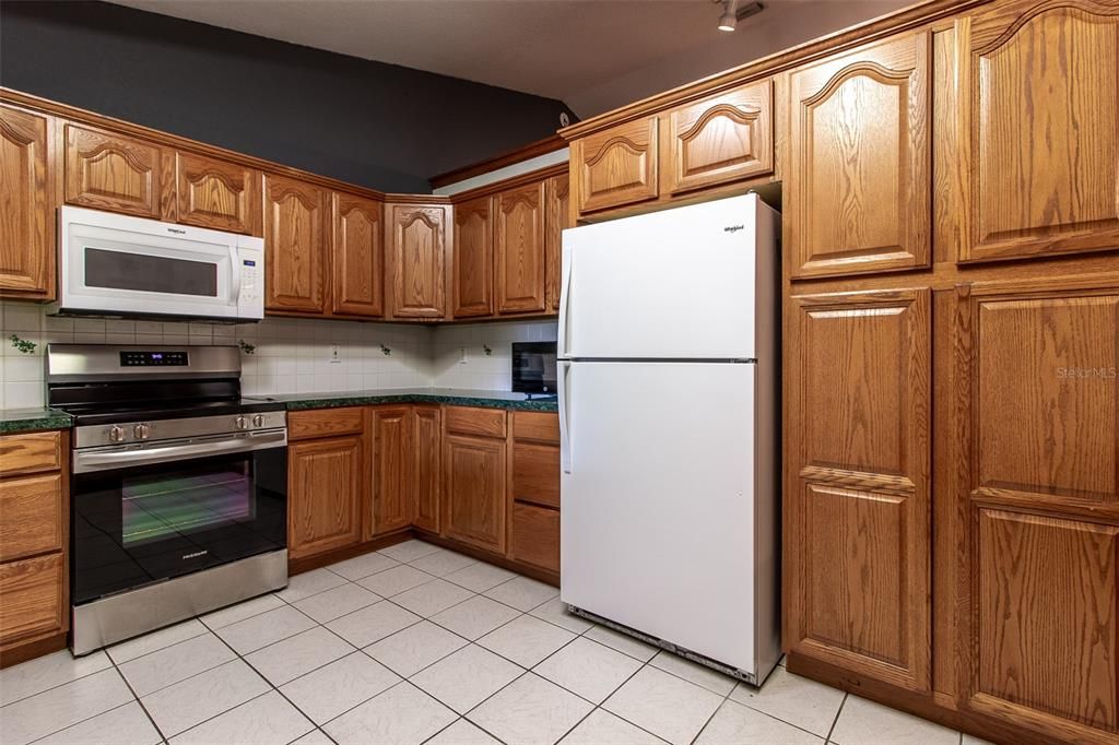 For Rent: $2,250 (3 beds, 3 baths, 2236 Square Feet)