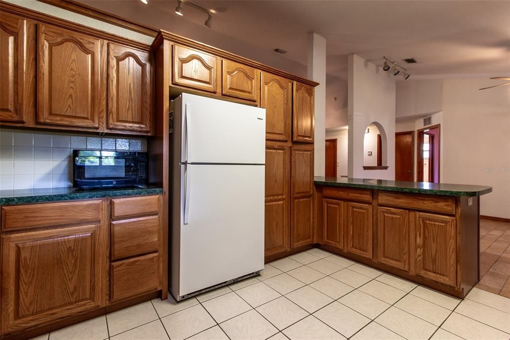 For Rent: $2,250 (3 beds, 3 baths, 2236 Square Feet)