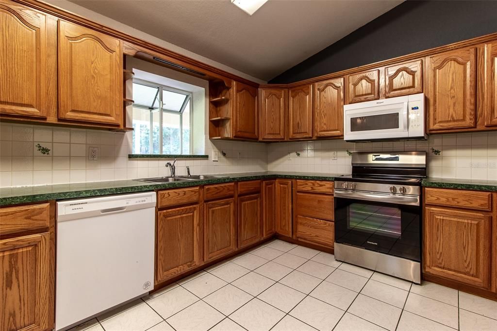 For Rent: $2,250 (3 beds, 3 baths, 2236 Square Feet)